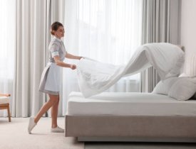 Bí quyết trải ga giường khách sạn đẹp đơn giản, đúng cách