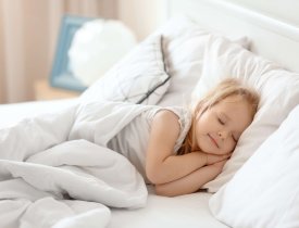 Nên chọn nệm cứng hay mềm cho trẻ ngủ riêng?