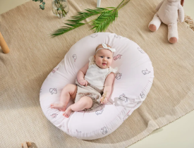 Hướng dẫn mẹ cách dùng gối chống trào ngược cho bé đúng cách.