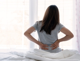 Bị đau lưng nên nằm nệm gì? Bí quyết chọn nệm hỗ trợ đau lưng