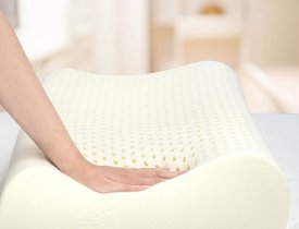 Review gối memory foam với gối cao su thiên nhiên, nên chọn gối nào?