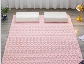 Có nên dùng nệm Topper trải sàn để thay thế cho nệm?