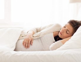 Khi mang thai thì nên nằm như thế nào để tốt cho mẹ và bé?
