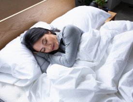 Cách xử lý tình trạng nóng lưng khi ngủ và cách chọn nệm phù hợp