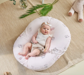 Hướng dẫn mẹ cách dùng gối chống trào ngược cho bé đúng cách.