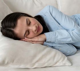 Bật mí cách chọn gối cho người nằm nghiêng